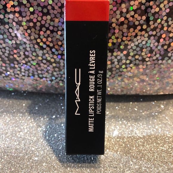 BNIB! MAC Matte Lipstick in So Chaud 615 💄 - Picture 4 of 6